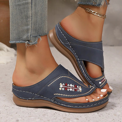 Loreva orthopädische Sommersandalen mit Keilabsatz in Braun