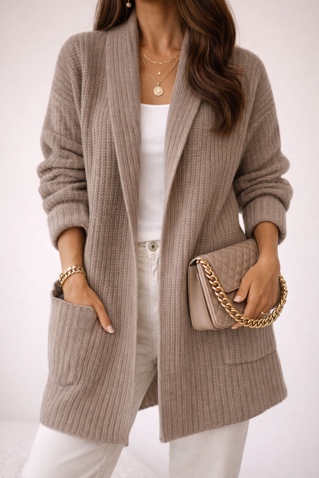 Oversized Cardigan Damen in Camel – locker geschnitten mit Patchtaschen und langen Ärmeln