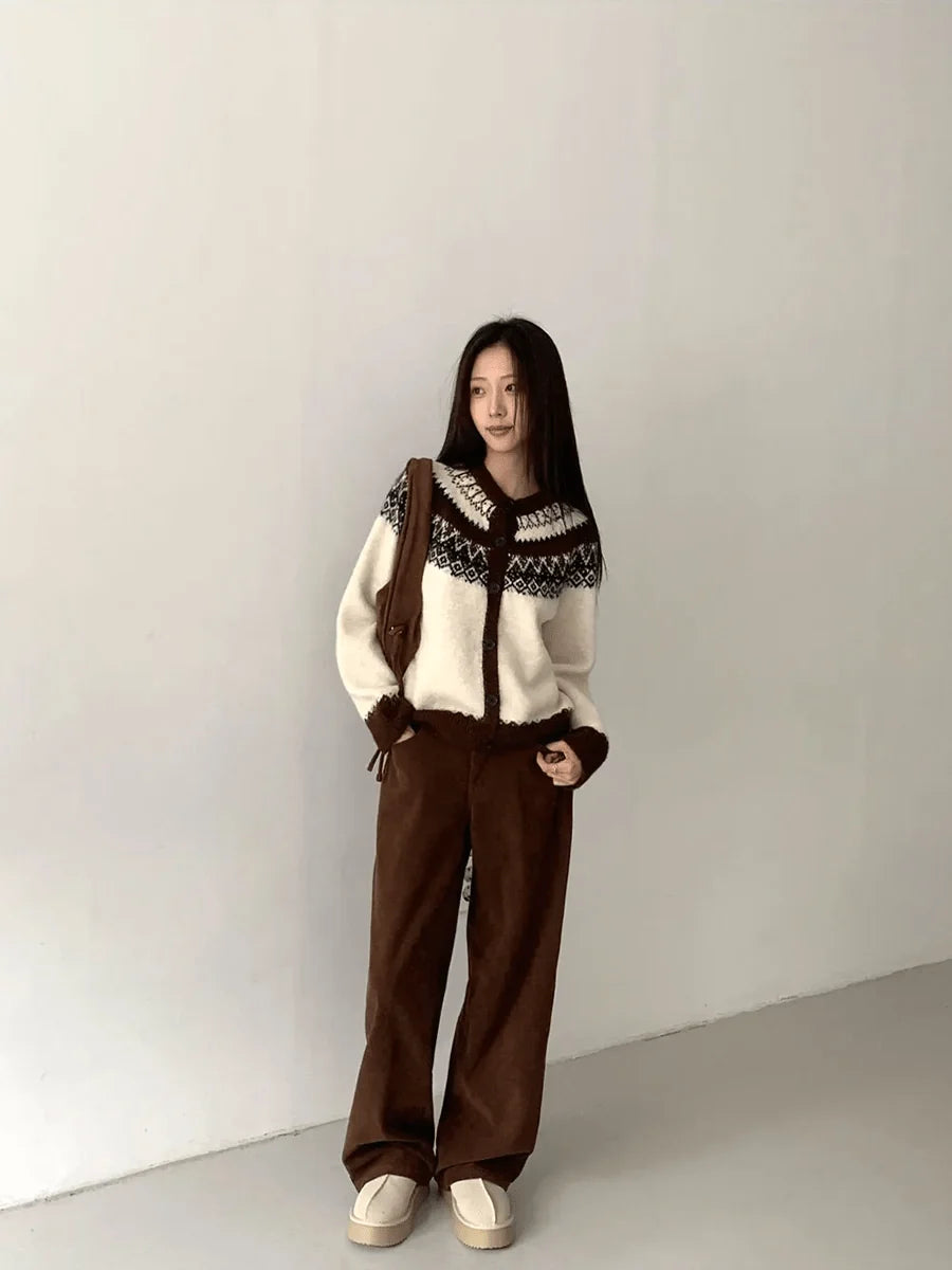 Mara Damenstrickjacke in Royal Brown – Rückenansicht