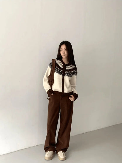 Mara Damenstrickjacke in Royal Brown – Rückenansicht