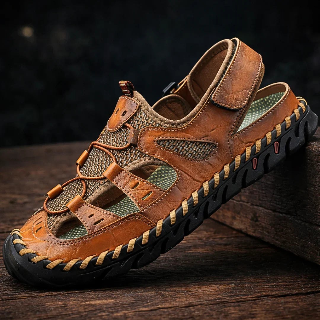 Marek Leder-Sandalen in Weiß, verstellbare Schnalle, Detailansicht
