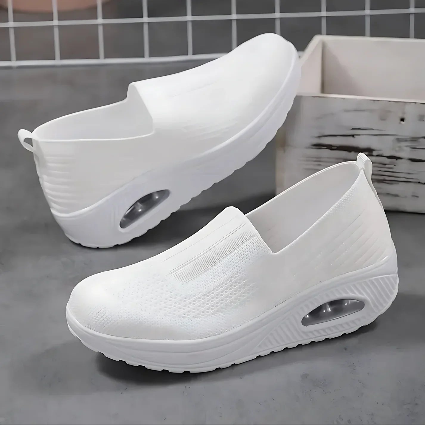 Flexible Strickoberfläche der Mila Slip-on Sneaker für Damen