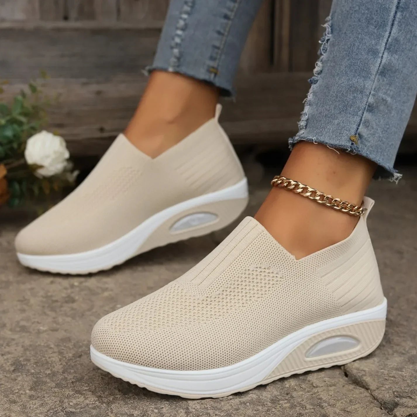 Orthopädische Damen Sneaker in Weiß – Detailansicht Sohle