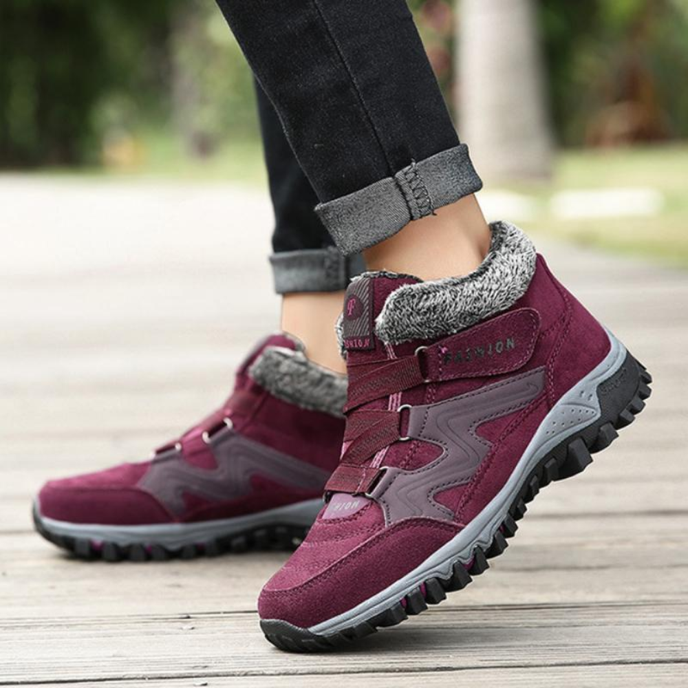 Norva Winterschuhe Rot – Detailansicht Fleece-Kragen und Verschluss