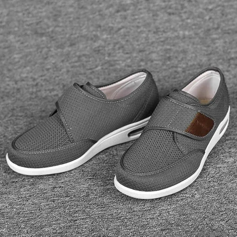 Orthopädische Schuhe mit verstellbarem Klettverschluss und ergonomischer Sohle