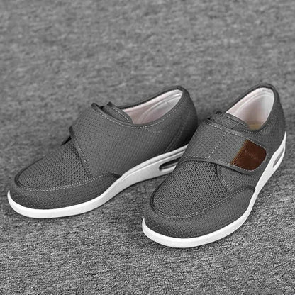 Orthopädische Schuhe mit verstellbarem Klettverschluss und ergonomischer Sohle