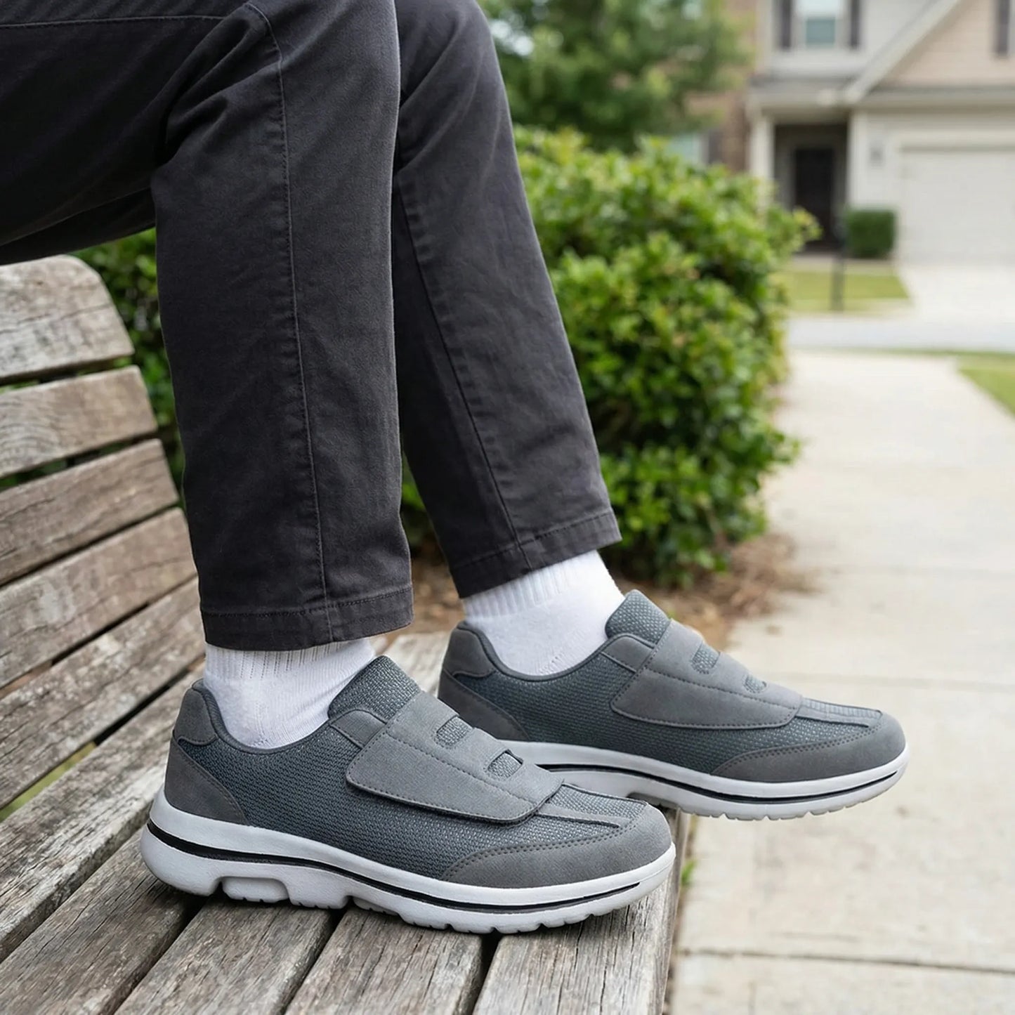 Valgora orthopädischer Sneaker mit aufklappbarem Obermaterial in Grau – Seitenansicht