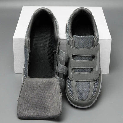 Orthopädischer Sneaker für geschwollene Füße – Klettverschluss geöffnet