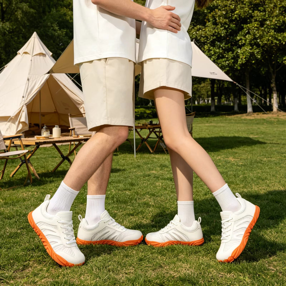 Rovik Sneaker Kaki getragen mit Freizeithose, Lifestyle