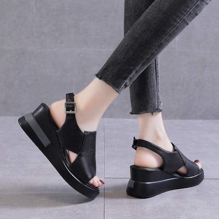 Selina orthopädische Sandalen Schwarz – Rückansicht mit Fersenbereich