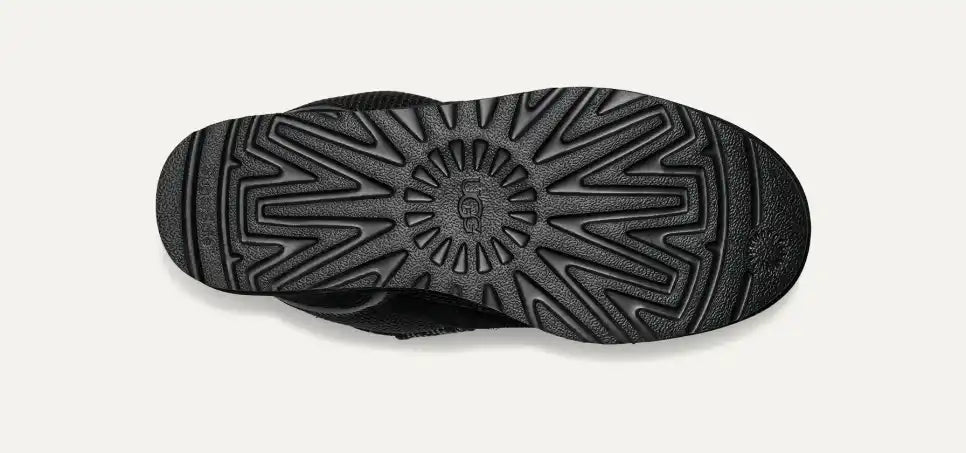 UGG Lowmel Sneaker Chestnut – Detailbild der zweifarbigen Schnürsenkel und Zunge