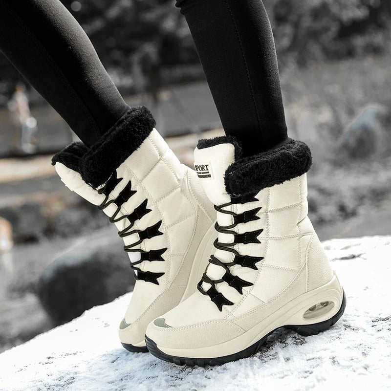 Velora Winterstiefel Schwarz – kombiniert mit Jeans und Wintermantel