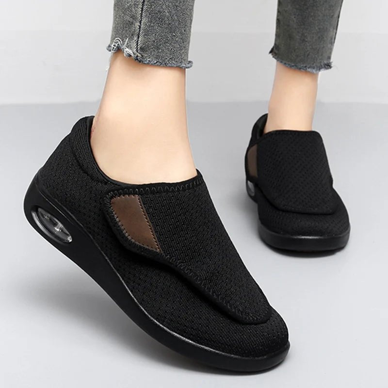 Veltia Diabetiker Walkingschuhe Schwarz – verstellbarer Verschluss Nahaufnahme